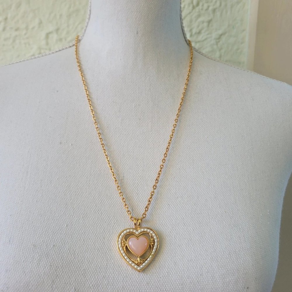 Vintage Gold Tone Necklace Chain w/ Pink Heart Shaped Pendant Faux Pearls 24"